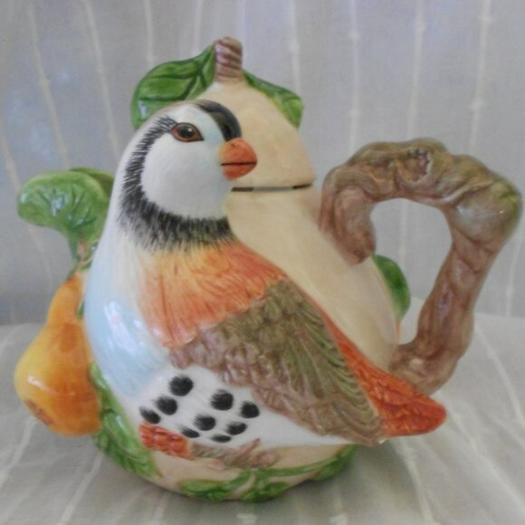 Porcelain teapot Partridge in a Pear Tree - Picture 1 of 5